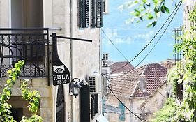 Vila Kula 1830 Apartments