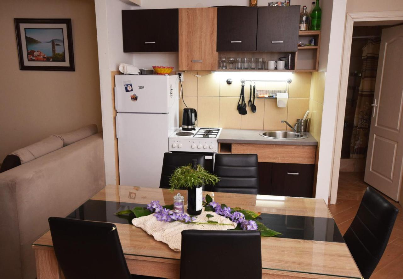Vila Kula 1830 Apartments Херцег-Нови Экстерьер фото