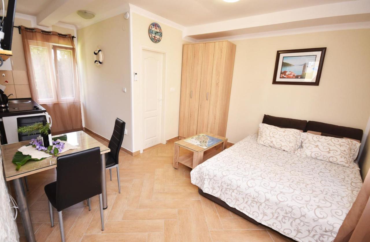 Vila Kula 1830 Apartments Херцег-Нови Экстерьер фото