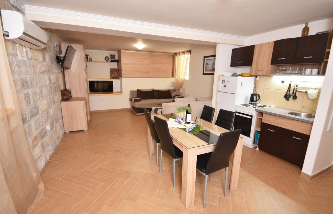 Vila Kula 1830 Apartments Херцег-Нови Экстерьер фото